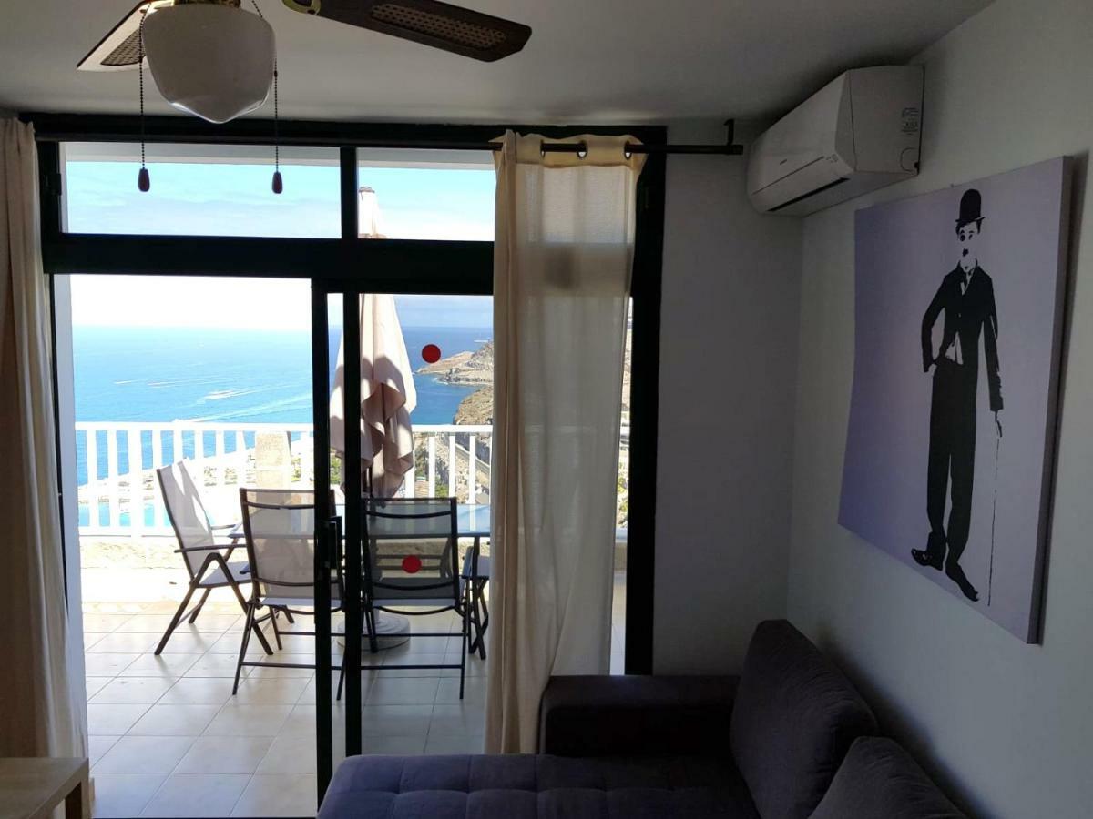 Appartement With Terrace Facing